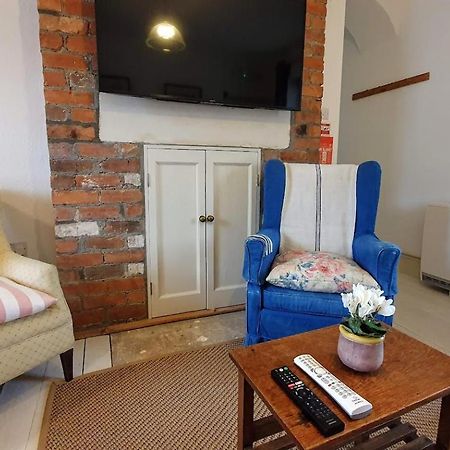 Stylish Town Centre Apartments 네일스워스 외부 사진