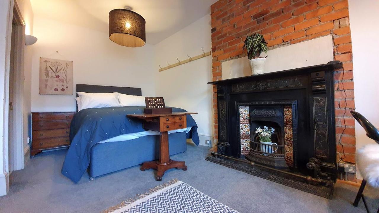 Stylish Town Centre Apartments 네일스워스 외부 사진