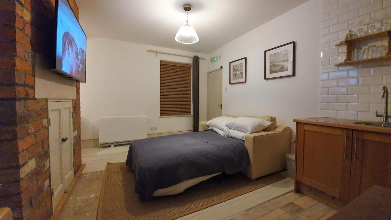 Stylish Town Centre Apartments 네일스워스 외부 사진