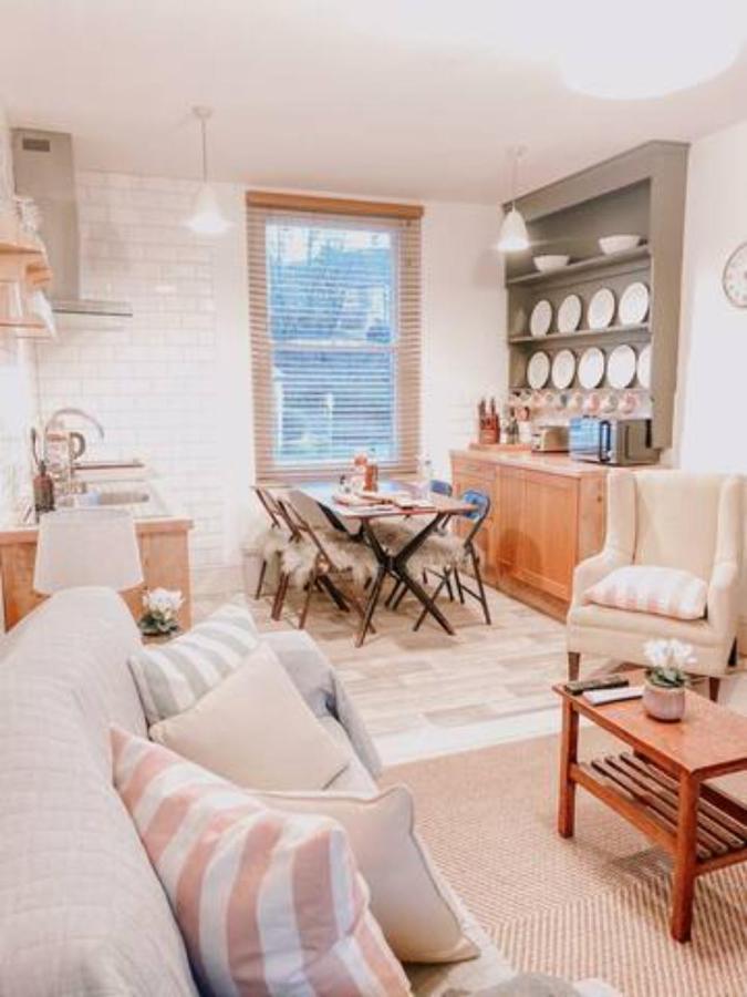 Stylish Town Centre Apartments 네일스워스 객실 사진