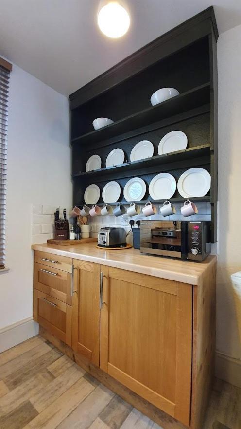 Stylish Town Centre Apartments 네일스워스 외부 사진