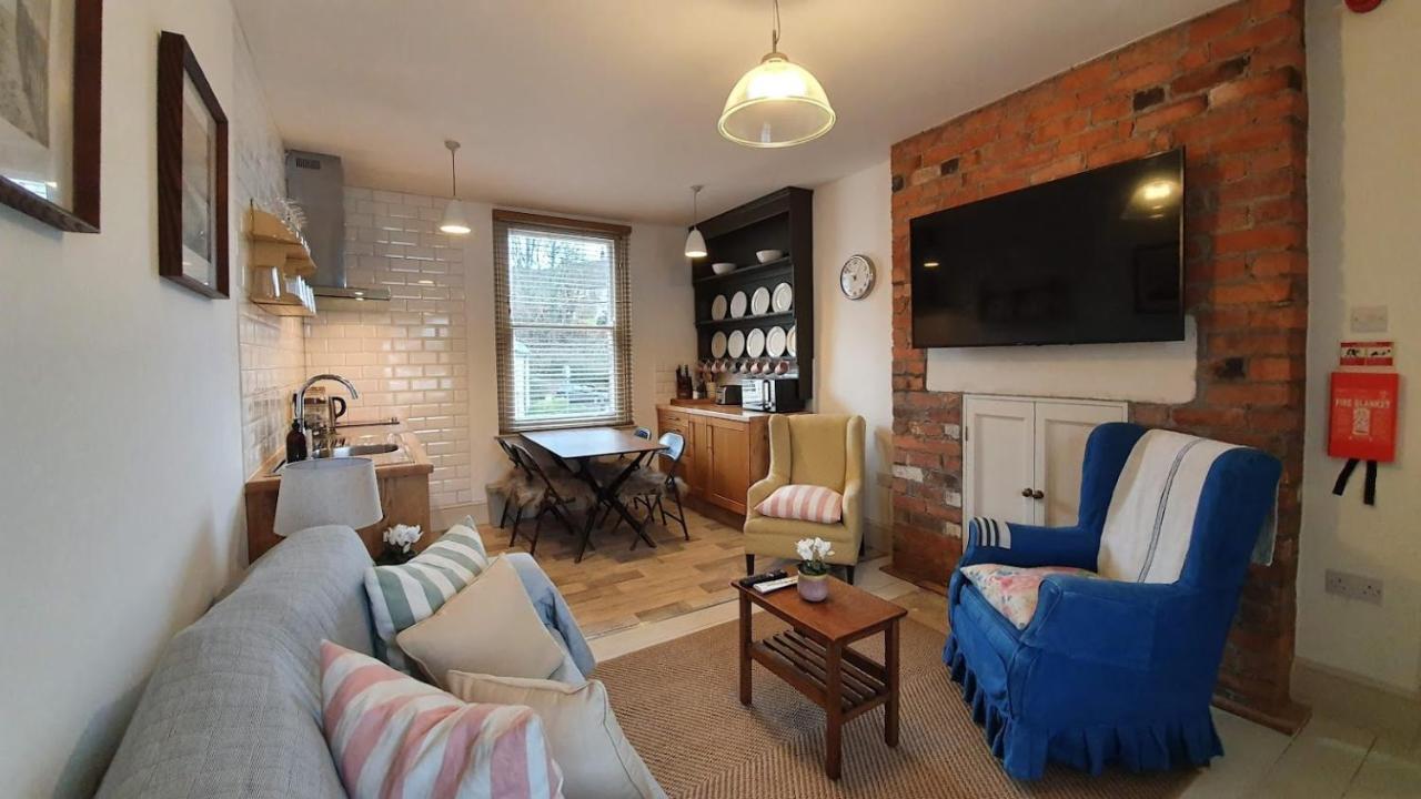 Stylish Town Centre Apartments 네일스워스 외부 사진