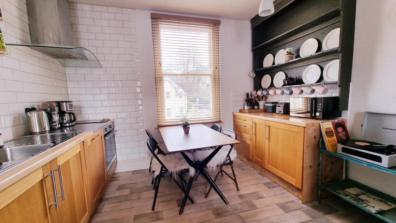 Stylish Town Centre Apartments 네일스워스 외부 사진