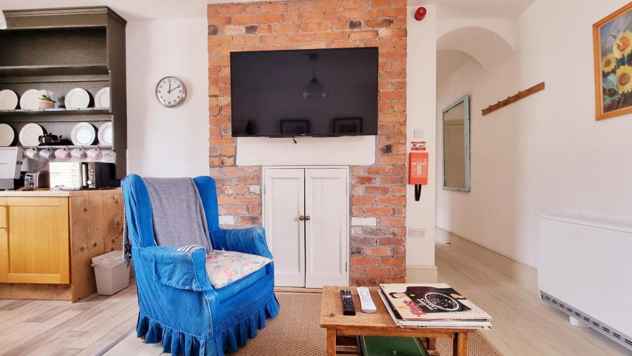 Stylish Town Centre Apartments 네일스워스 외부 사진