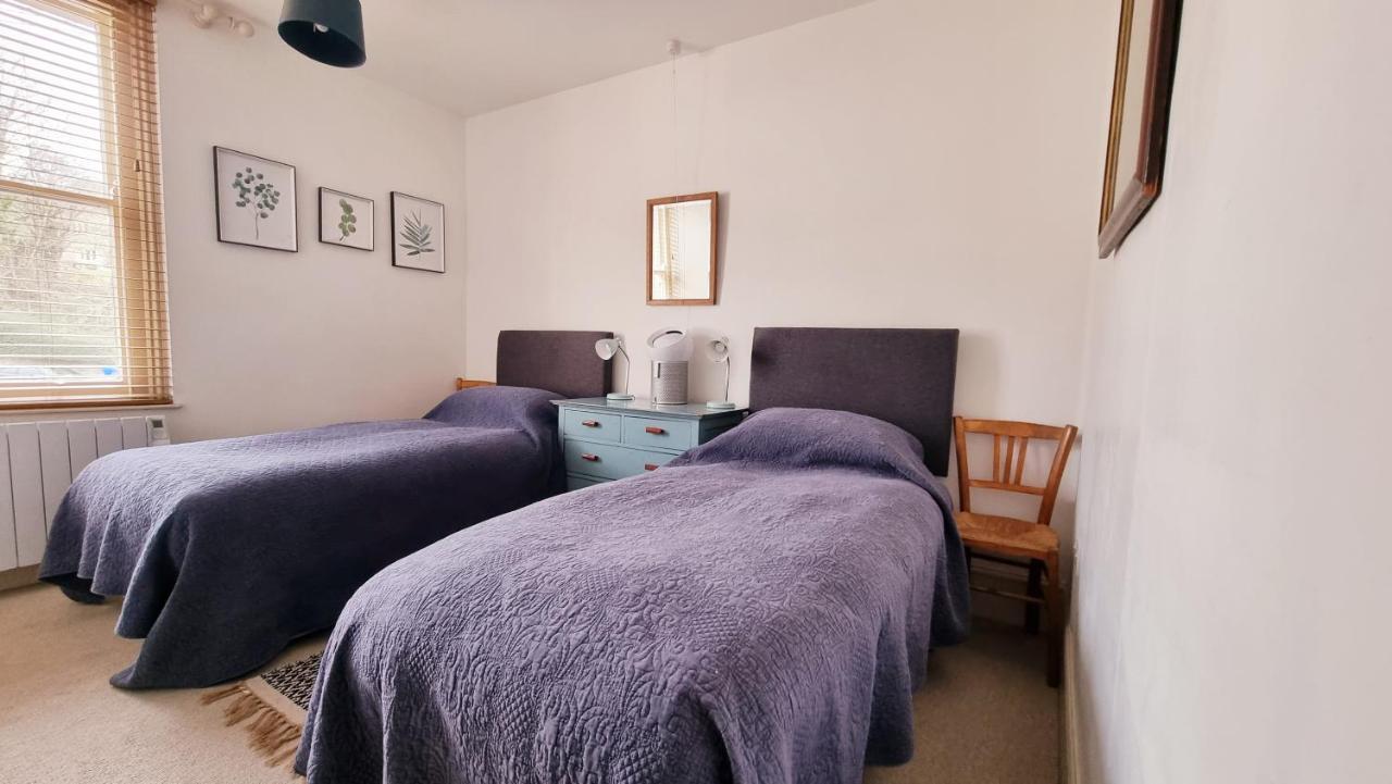 Stylish Town Centre Apartments 네일스워스 외부 사진