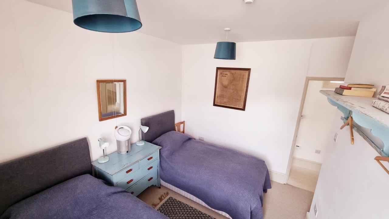 Stylish Town Centre Apartments 네일스워스 외부 사진