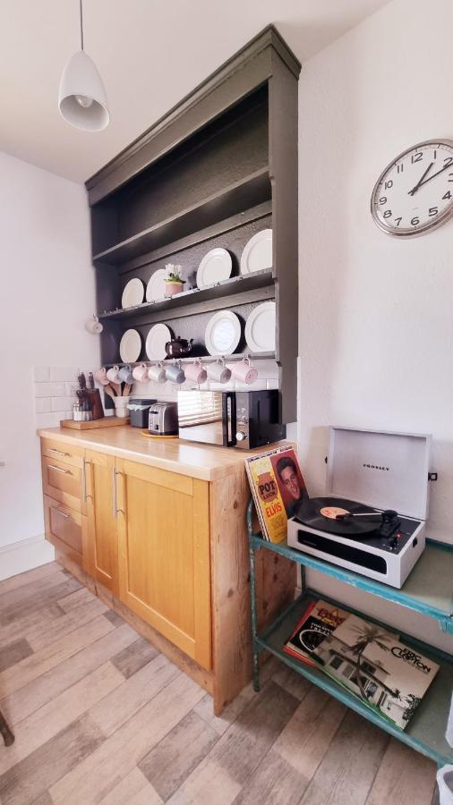 Stylish Town Centre Apartments 네일스워스 외부 사진