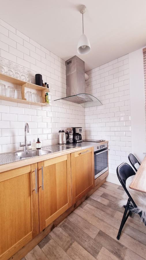 Stylish Town Centre Apartments 네일스워스 외부 사진