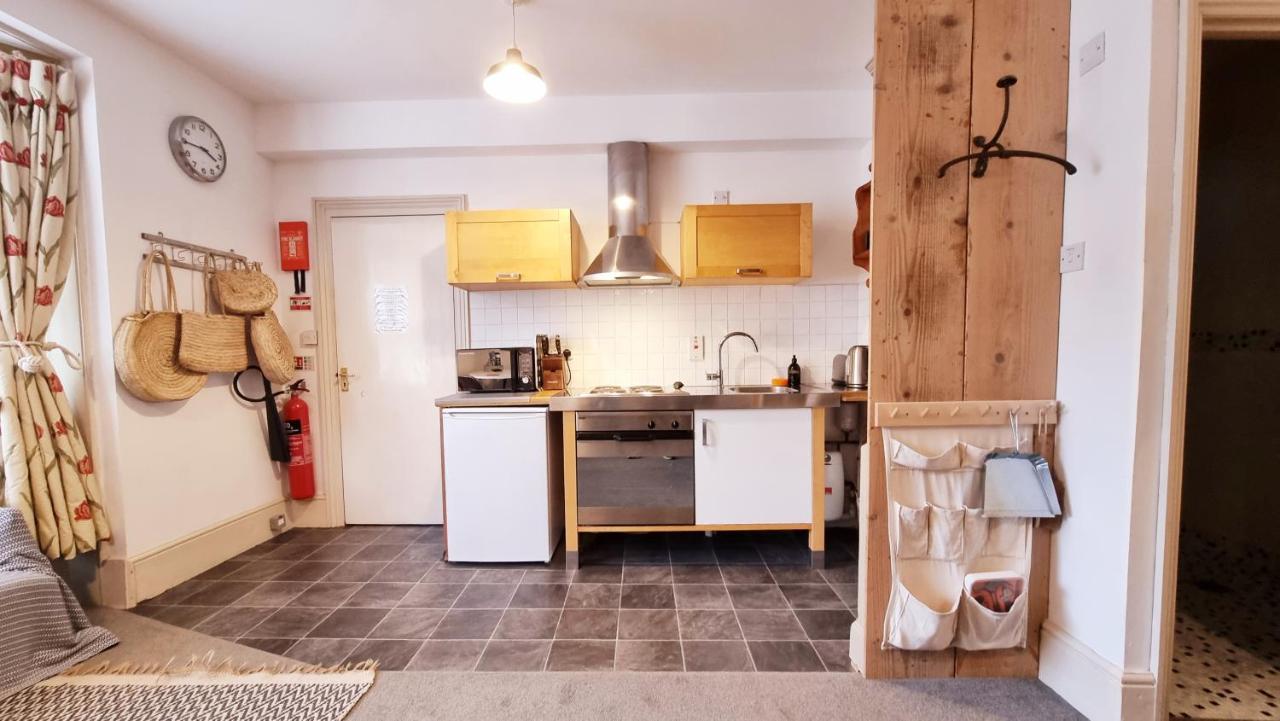 Stylish Town Centre Apartments 네일스워스 외부 사진