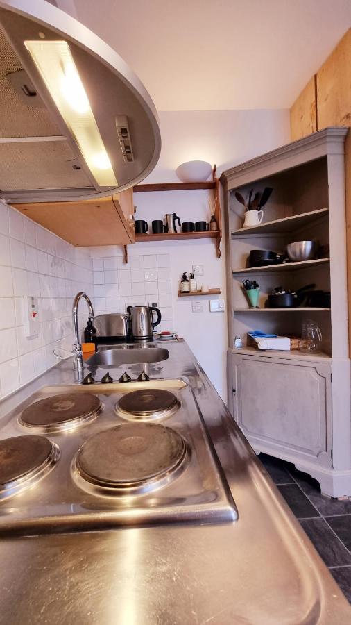 Stylish Town Centre Apartments 네일스워스 외부 사진