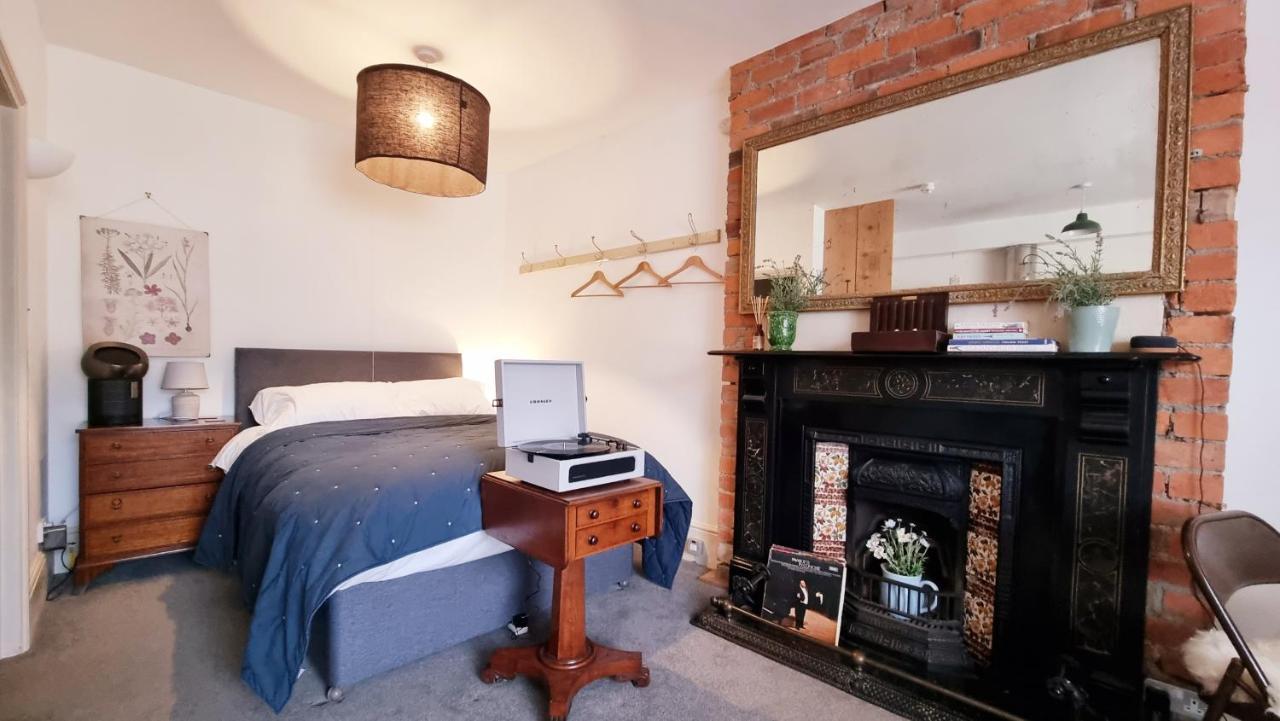 Stylish Town Centre Apartments 네일스워스 외부 사진