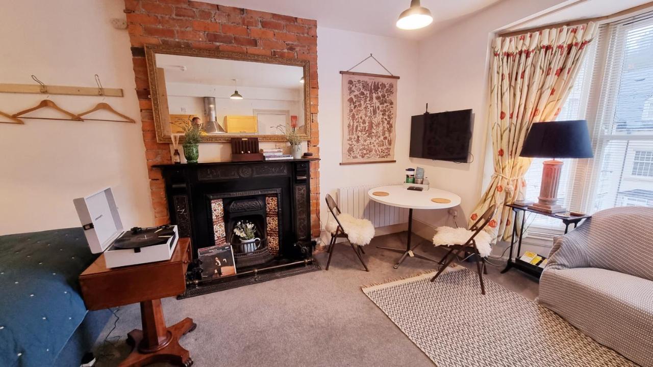 Stylish Town Centre Apartments 네일스워스 외부 사진