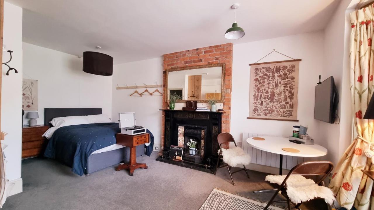 Stylish Town Centre Apartments 네일스워스 외부 사진