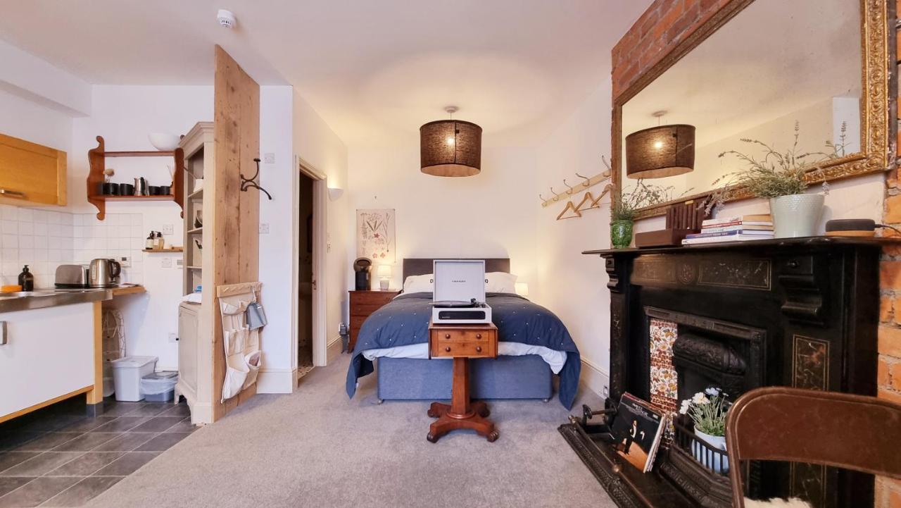 Stylish Town Centre Apartments 네일스워스 외부 사진