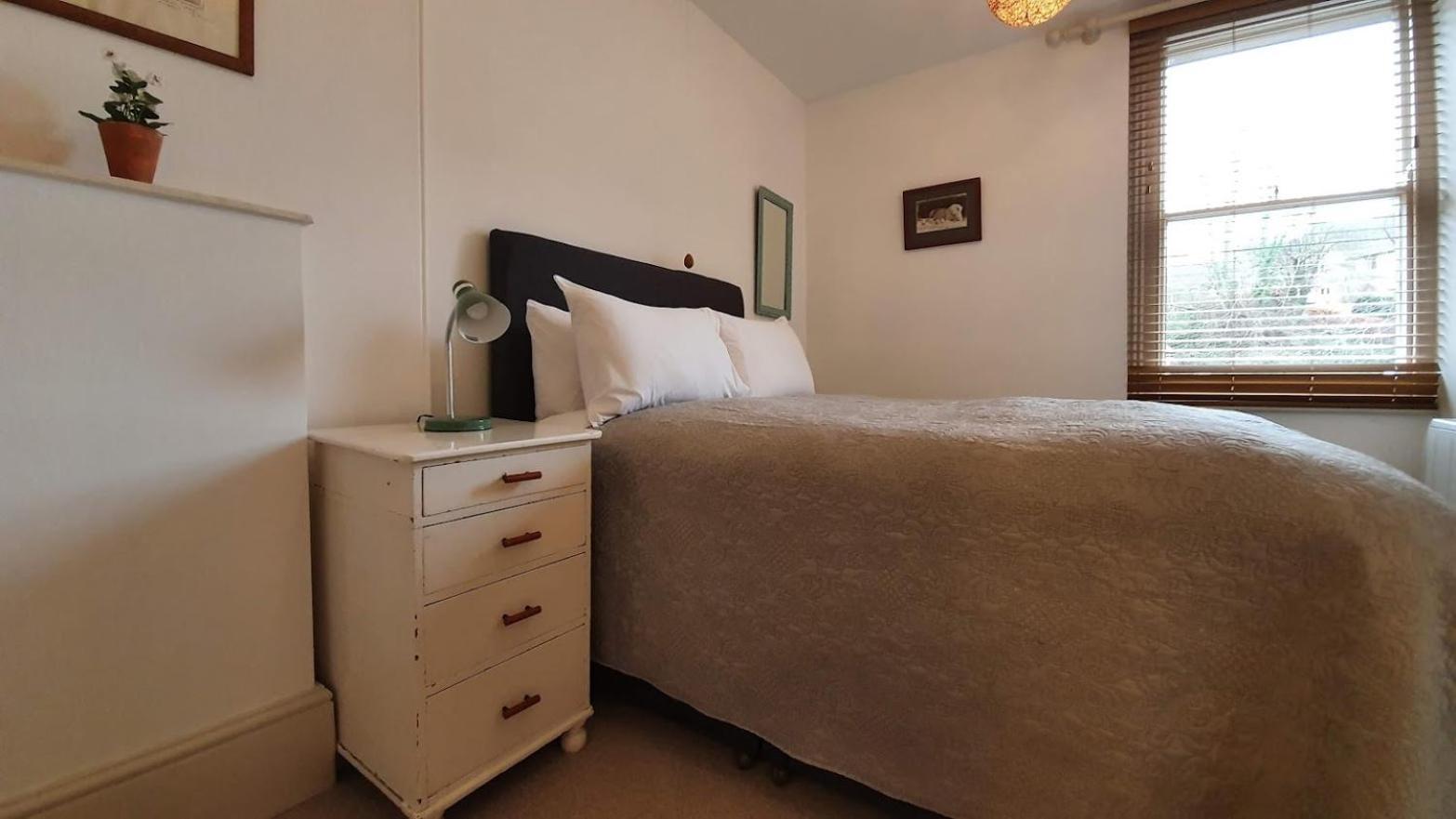Stylish Town Centre Apartments 네일스워스 외부 사진
