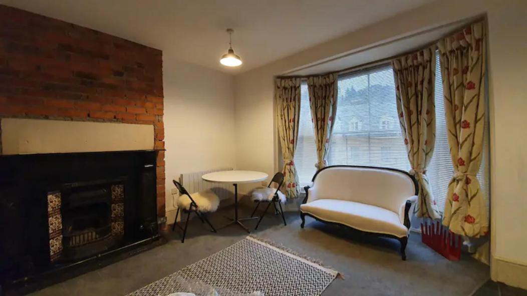 Stylish Town Centre Apartments 네일스워스 외부 사진